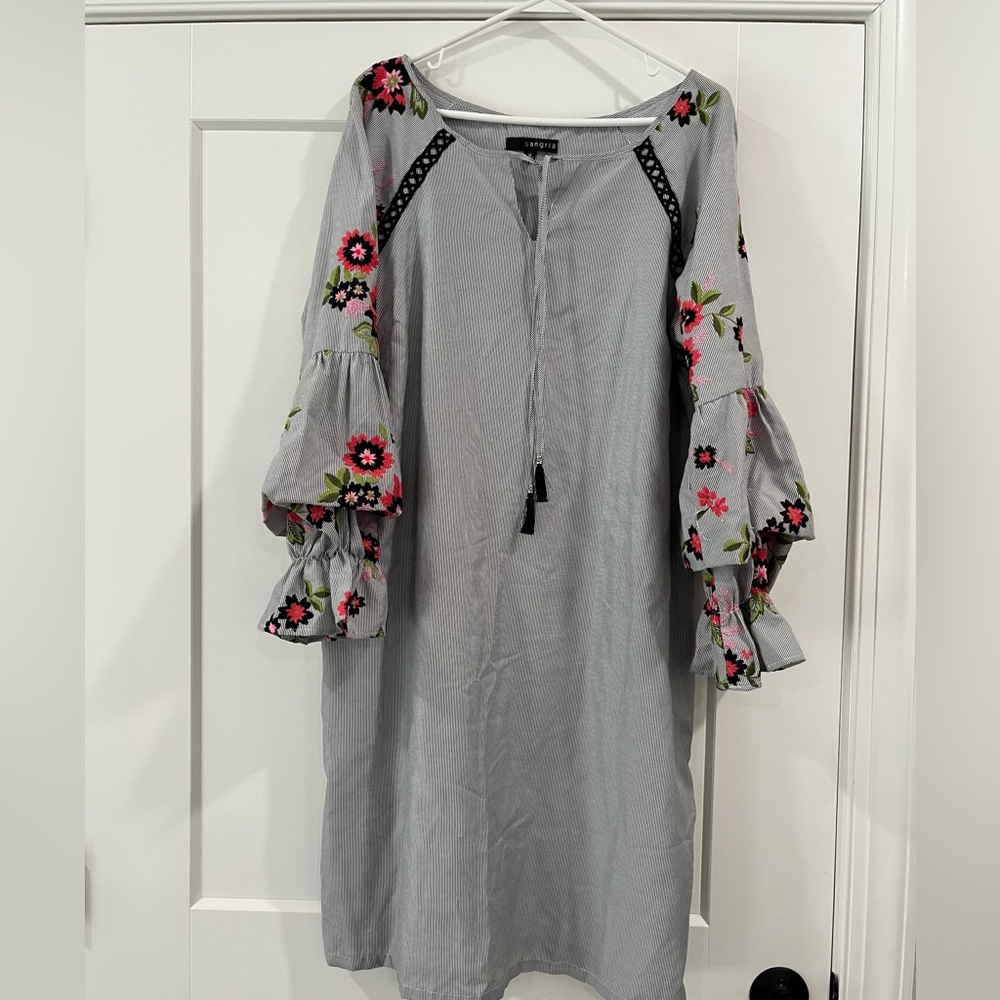 Sangria dress with embroidery